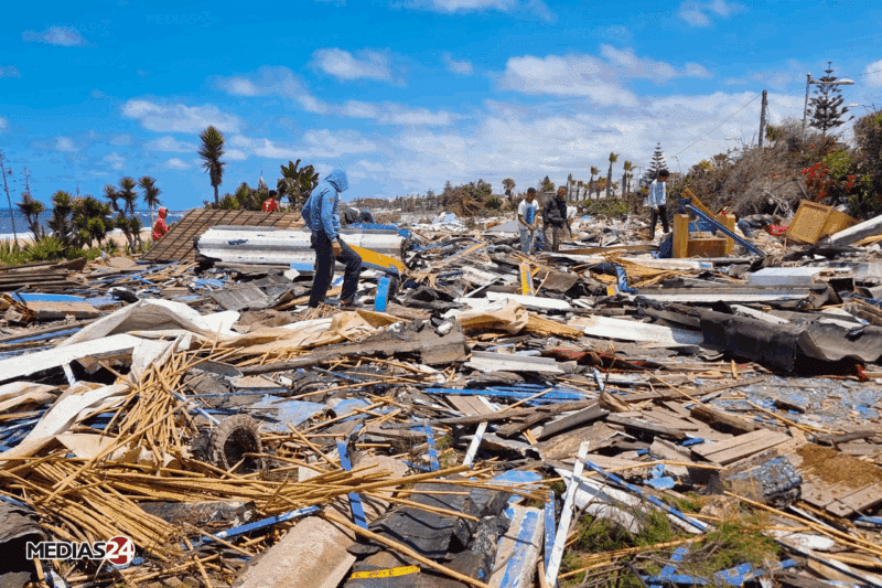 Dar Bouazza : début de la libération du domaine public maritime, démolition de deux restaurants de luxe