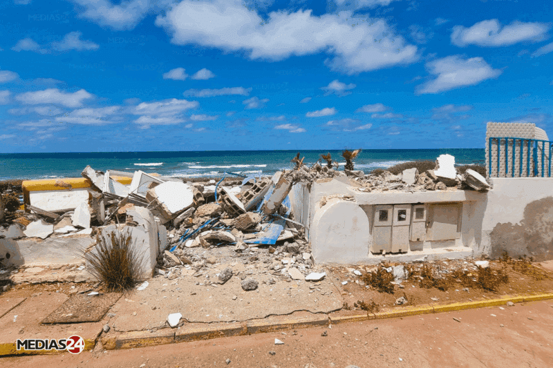 Dar Bouazza : début de la libération du domaine public maritime, démolition de deux restaurants de luxe