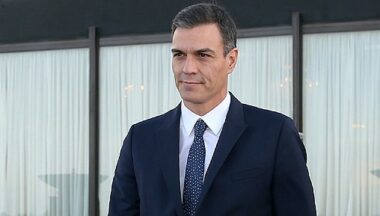 Le roi Felipe d'Espagne charge Pedro Sánchez de tenter de former un gouvernement