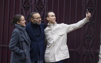 Le Roi Mohammed VI à Paris : un moment de bonheur en famille