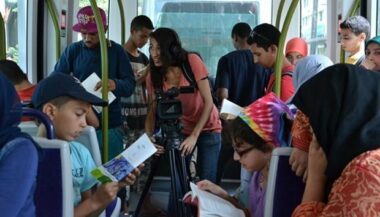 Quand le tramway de Casa se transforme en espace de lecture