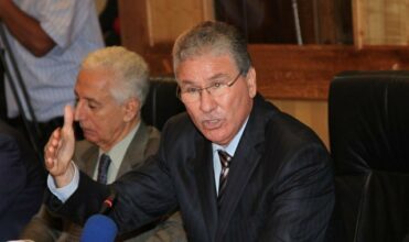 Louardi se rend chez les industriels pharmaceutiques