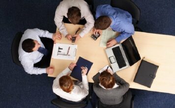 &ldquo;Benchmarker", "implémenter", "process&rdquo;, le jargon s'incruste au travail