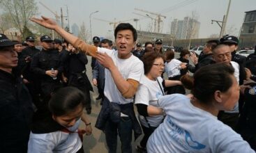 Vol MH370: Vives manifestations à Pékin