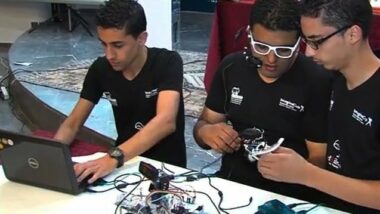 Trois jeunes Marocains inventent un robot pour les handicapés