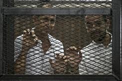 Egypte: 7 ans de prison pour trois journalistes d'Al-Jazeera, dont un Australien