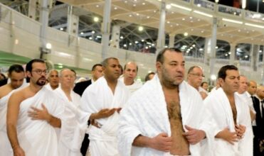 Le Roi Mohammed VI accomplit les rites de la Omra