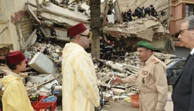 Effondrement d'immeubles à Casablanca: le Roi visite les lieux
