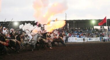 Le temps d’un festival, Bouznika vit aux rythmes de la Tbourida