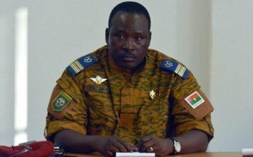 Burkina: l'armée s'impose face à la contestation de la rue, Zida rencontre l'opposition