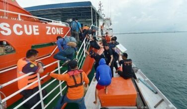 AirAsia: 3 corps repêchés et non 40, rectifient les secours