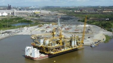 Le pétrole au plus bas, plombé par une offre surabondante