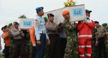 Crash d'AirAsia: les recherches se concentrent dans les fonds marins