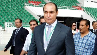 Le Roi limoge Ouzzine