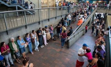 Au Venezuela, faire la queue devant les magasins devient un métier