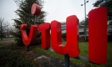 Tourisme: le N°1 mondial TUI réduit ses pertes