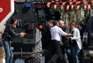 Attentat de Tunis: 23 morts, deux assaillants identifiés