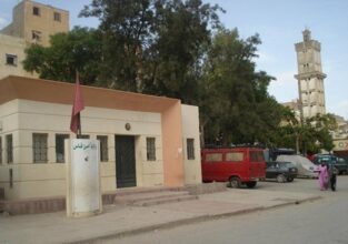 A Fès, des policiers encerclés