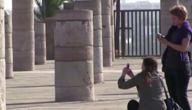 Des Femen s'exhibent devant la tour Hassan