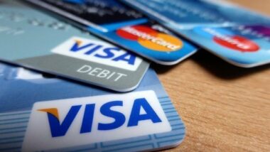 Les Marocains plébiscitent la carte bancaire