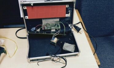 Ahmed, 14 ans, arrêté au Texas pour une horloge bricolée à la maison