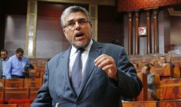 Ramid se constitue avocat de ses deux lois organiques