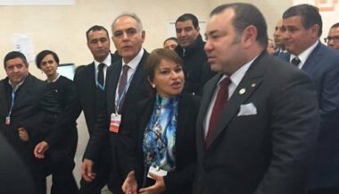 COP21: le Roi visite les pavillons du Maroc et de la COP22