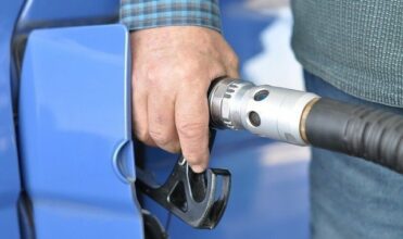 Carburants: légère baisse des prix à la pompe