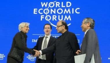 Les difficultés de l'après COP21 très débattues à Davos