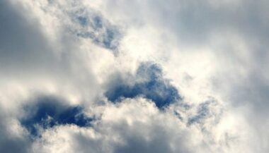 Nuages et faibles pluies sur certaines régions