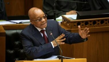 Afrique du Sud: menace de poursuites pour corruption contre le président Zuma