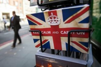 Les Britanniques quittent l'UE et provoquent un séisme mondial, Cameron démissionne