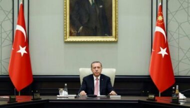 Turquie: Erdogan annonce l'état d'urgence et intensifie la purge