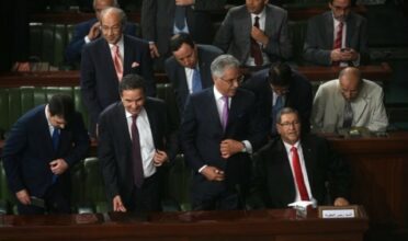 Sans grande illusion, la Tunisie dans l'attente d'un nouveau gouvernement