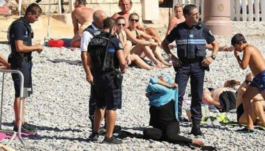 Le Conseil d'Etat français suspend les arrêtés &ldquo;anti-Burkini&rdquo;