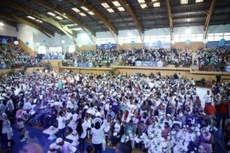 El Omari en meeting à Kénitra, avec Faouzi Chaâbi