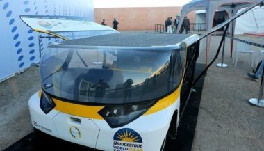 Stella, la première voiture solaire familiale s'expose à Marrakech