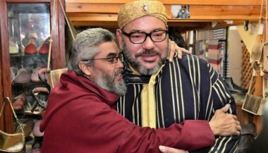 Photos. Le Roi avec les artisans de la Médina de Marrakech