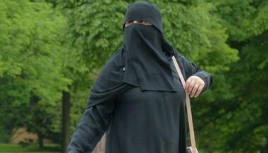 Va-t-on vers l'interdiction de la commercialisation et de la fabrication des burqas au Maroc?