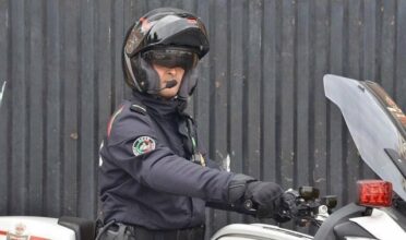 Casques sophistiqués pour les motards de la police