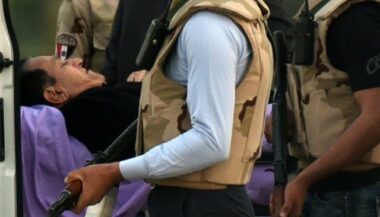 Egypte: Libéré, l'ancien président Hosni Moubarak rentre chez lui