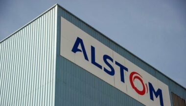 Visite guidée dans les ateliers d'Alstom à La Rochelle. Vidéo