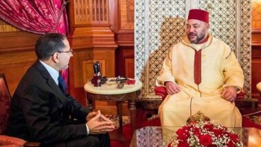 Gouvernement. &ldquo;Lorsque tu montes les escaliers, n'oublie pas de saluer...&rdquo;