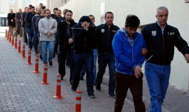 Turquie: TV censurée, nouvelles purges, Wikipedia bloqué