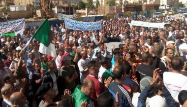 Algérie: Des blessés dans la répression violente d’une marche des retraités de l’armée