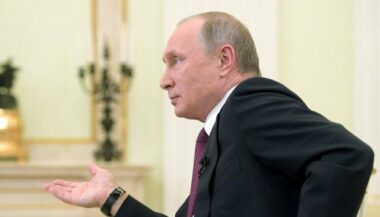 Poutine est une menace plus grande que Da'ech, selon McCain