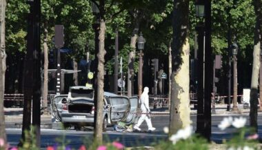 Champs-Elysées: deux pistolets et une kalachnikov dans la voiture du terroriste