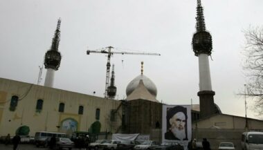 Iran: tirs au Parlement et attentat suicide au mausolée de Khomeiny