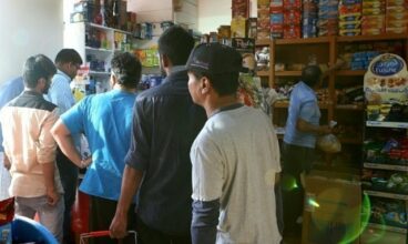 Au Qatar, des habitants paniqués se ruent sur les supermarchés
