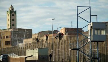 Le Maroc et l'Espagne empêchent environ 400 migrants de forcer la frontière à Melilia
